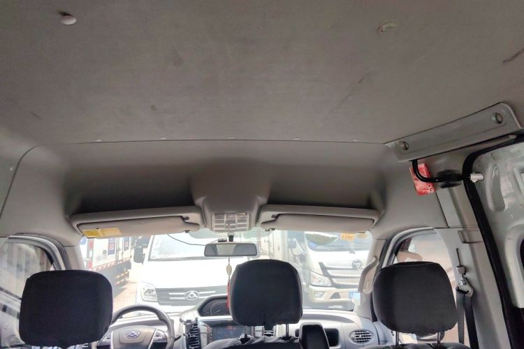 Used SAIC MAXUS Xintu V80 2019 2.5T Classic Model 6-Speed Manual Aotong Long Wheelbase Mid-Height 7-Seater Headliner