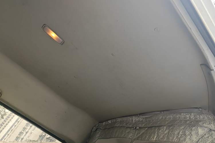 Used SAIC MAXUS Xintu V80 2019 2.5T Classic Edition AMT Aoyuntong Facelifted Long Wheelbase Mid-Height 7-Seater Headliner