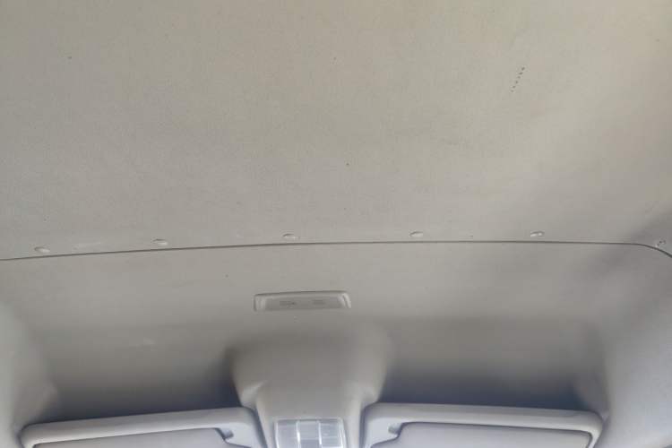 Used SAIC MAXUS Xintu V80 2019 2.0T Plus AMT Aoyuntong Short Wheelbase Mid-Roof 5/6-Seater Headliner
