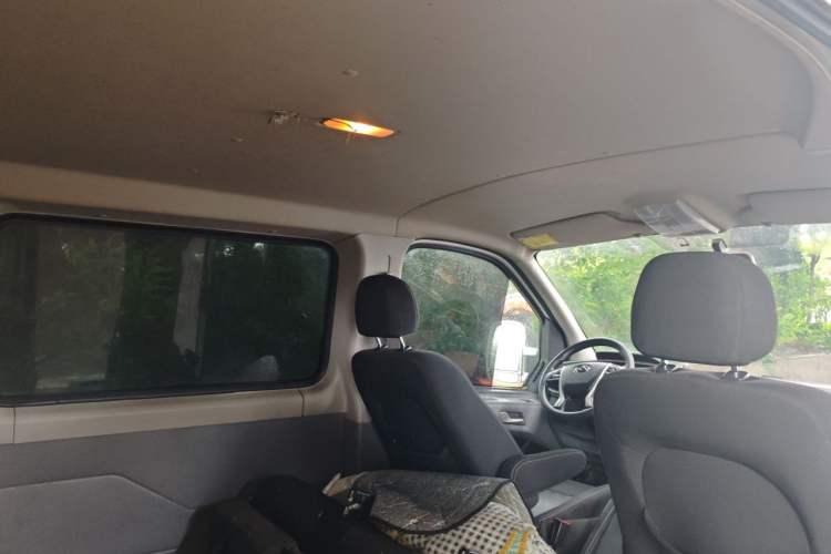 Used SAIC MAXUS Xintu V80 2019 2.0T Plus AMT Aoyuntong Short Wheelbase Ultra-Low Roof 5/6-Seater Headliner