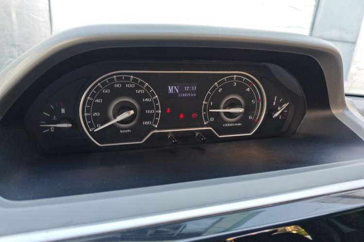 Used SAIC MAXUS Xintu V80 2019 2.5T Classic Model AMT Aoyuntong Long Wheelbase Mid-Roof 7-Seater Instrument Cluster