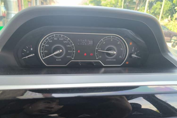 Used SAIC MAXUS Xintu V80 2019 2.5T Classic Edition 6-Speed Manual – Aoyuntong Short Wheelbase Mid-Height Design 5/6 Seats Instrument Cluster
