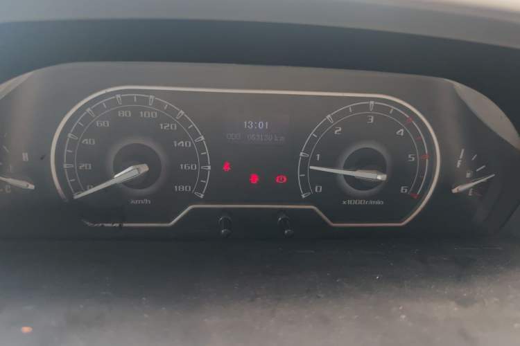 Used SAIC MAXUS Xintu V80 2019 2.5T Classic Edition 6-Speed Manual – Aoyuntong Short Wheelbase Mid-Height Design 5/6 Seats Instrument Cluster