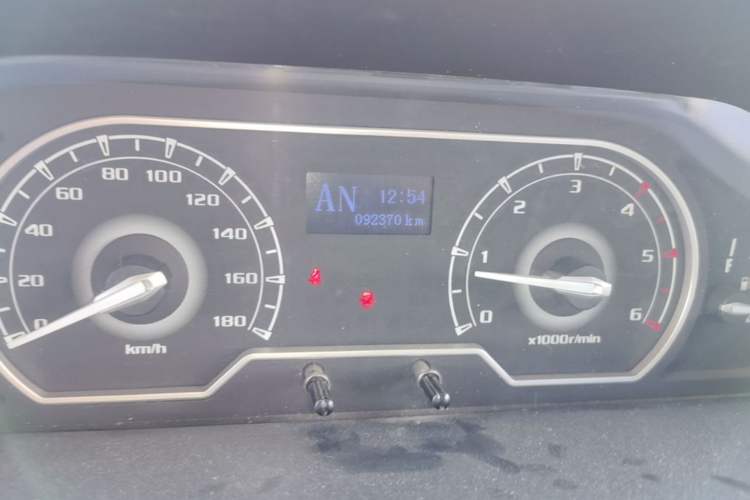 Used SAIC MAXUS Xintu V80 2019 2.5T Classic Model AMT Aoyuntong Long Wheelbase Mid-Roof 7-Seater Instrument Cluster