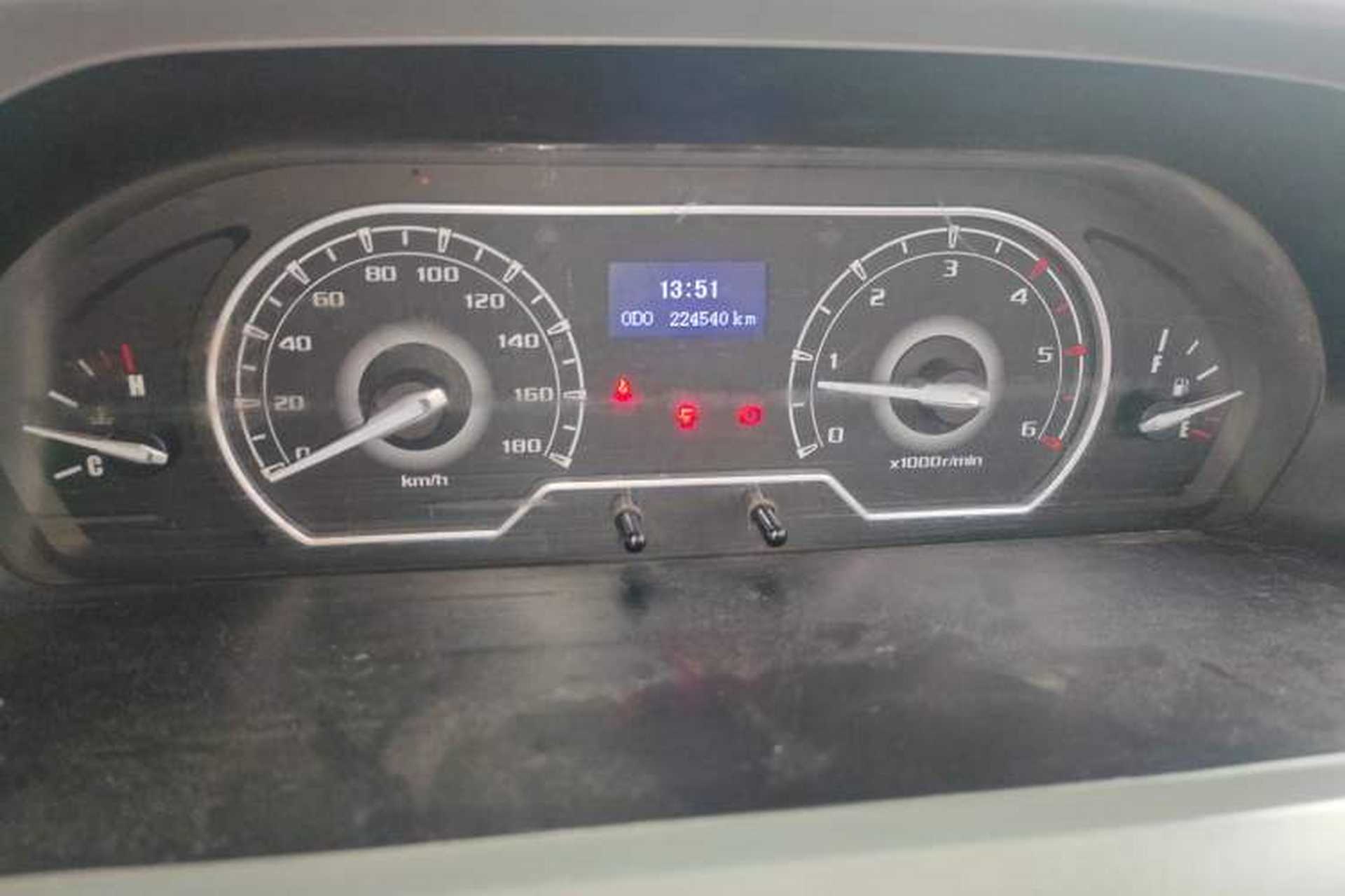 Used SAIC MAXUS Xintu V80 2019 2.5T Classic Version 6-Speed Manual – Aoyuntong Modified Long Wheelbase Mid-Height 7-Seater Instrument Cluster