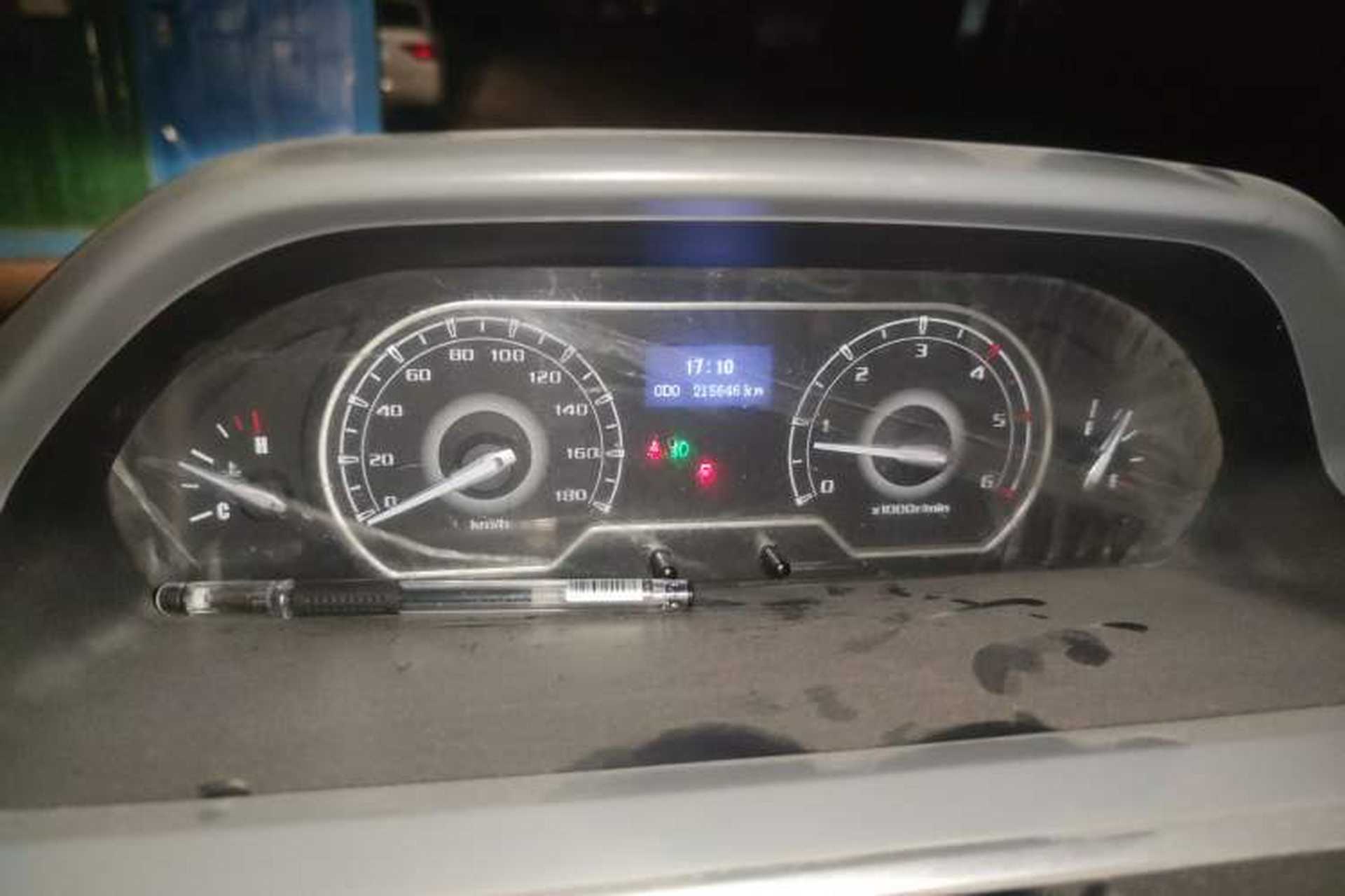 Used SAIC MAXUS Xintu V80 2019 2.5T Classic Model 6-Speed Manual Aotong Long Wheelbase Mid-Height 7-Seater Instrument Cluster