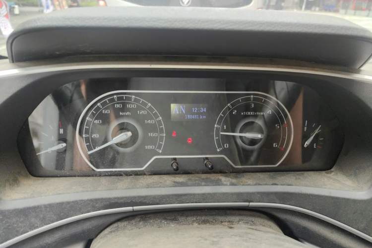 Used SAIC MAXUS Xintu V80 2019 2.0T Plus AMT Aoyuntong Short Wheelbase Ultra-Low Roof 5/6-Seater Instrument Cluster