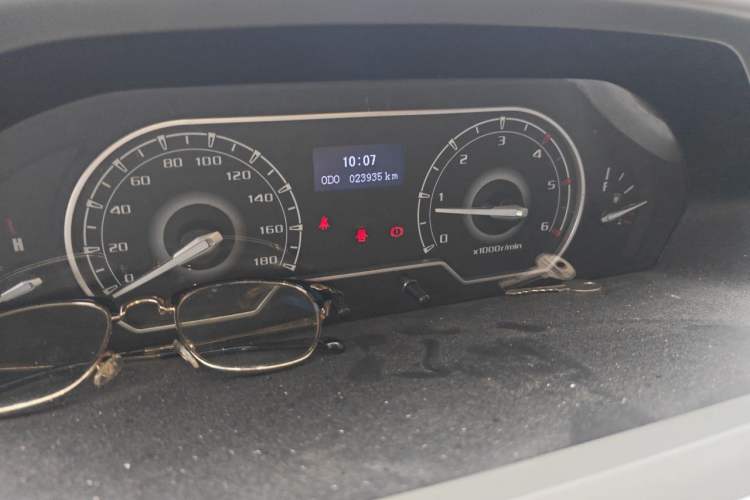 Used SAIC MAXUS Xintu V80 2019 2.5T Classic Edition 6-Speed Manual – Aoyuntong Short Wheelbase Mid-Height Design 5/6 Seats Instrument Cluster