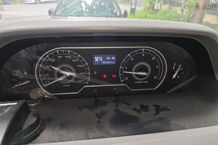 Used SAIC MAXUS Xintu V80 2019 2.5T Classic Model AMT Aoyuntong Facelifted Short Wheelbase Ultra-Low Roof 5/6-Seater Instrument Cluster