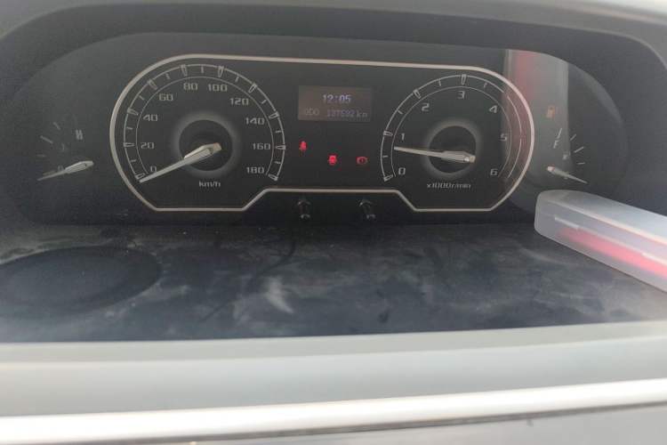 Used SAIC MAXUS Xintu V80 2019 2.5T Classic Version 6-Speed Manual – Aoyuntong Modified Long Wheelbase Mid-Height 7-Seater Instrument Cluster