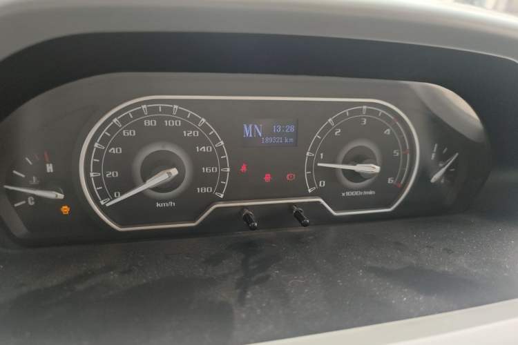 Used SAIC MAXUS Xintu V80 2019 2.5T Classic Model AMT Commercial Van Long Wheelbase Mid-Roof 9-Seater Instrument Cluster