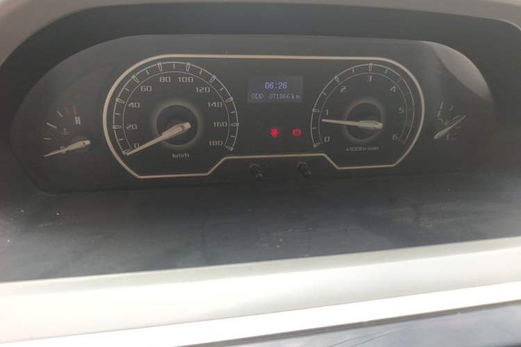 Used SAIC MAXUS Xintu V80 2019 2.5T Classic Edition 6-Speed Manual – Aoyuntong Short Wheelbase Mid-Height Design 5/6 Seats Instrument Cluster
