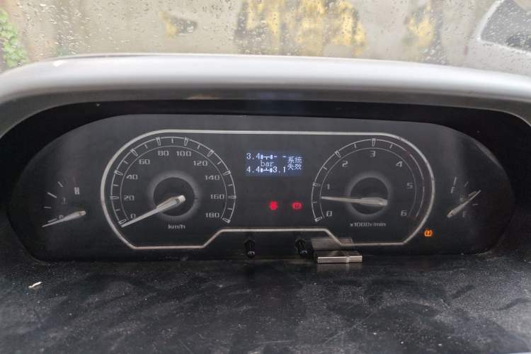 Used SAIC MAXUS Xintu V80 2019 2.5T Classic Edition 6-Speed Manual – Aoyuntong Short Wheelbase Mid-Height Design 5/6 Seats Instrument Cluster