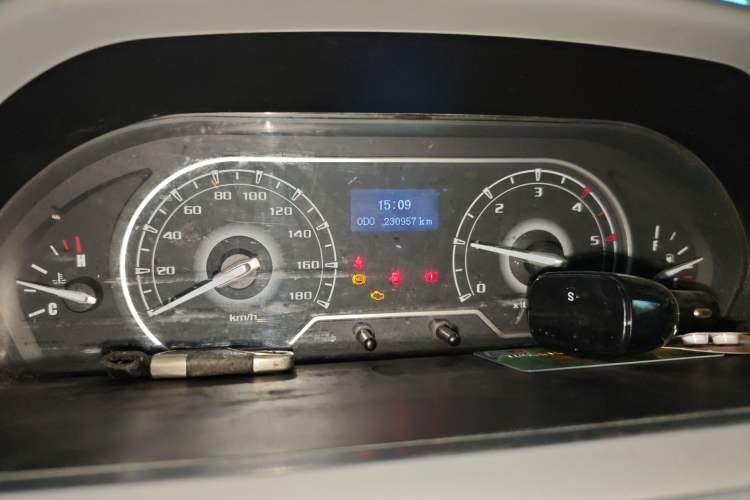 Used SAIC MAXUS Xintu V80 2019 2.5T Classic Version 6-Speed Manual – Aoyuntong Modified Long Wheelbase Mid-Height 7-Seater Instrument Cluster