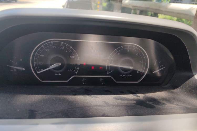 Used SAIC MAXUS Xintu V80 2019 2.5T Classic Version 6-Speed Manual – Aoyuntong Modified Long Wheelbase Mid-Height 7-Seater Instrument Cluster