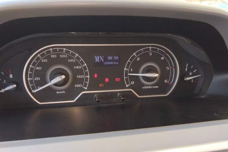Used SAIC MAXUS Xintu V80 2019 2.5T Classic AMT Van Short Wheelbase Mid-Roof 6-Seater Instrument Cluster