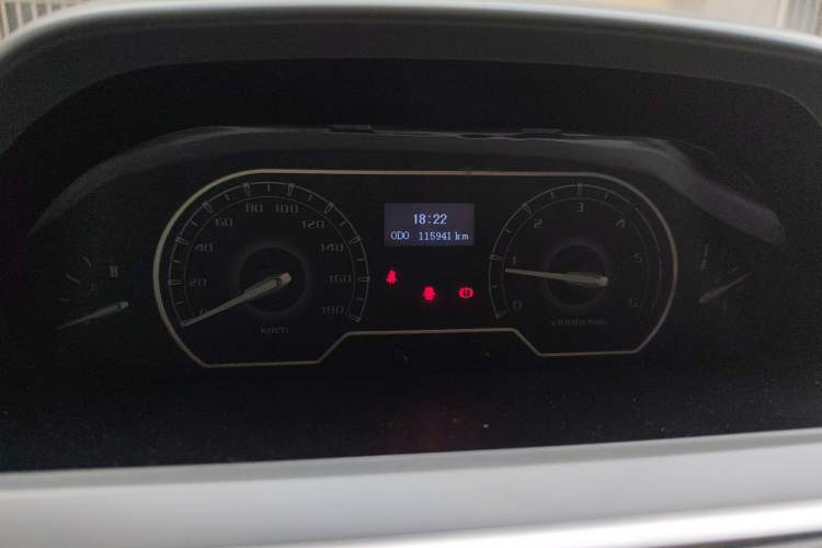 Used SAIC MAXUS Xintu V80 2019 2.5T Classic Model 6-Speed Manual Aotong Long Wheelbase Mid-Height 7-Seater Instrument Cluster