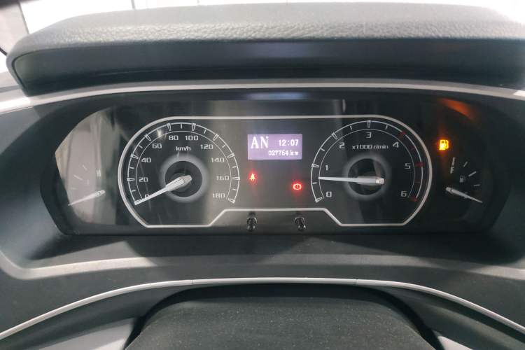 Used SAIC MAXUS Xintu V80 2019 2.0T Plus AMT Aoyuntong Short Wheelbase Ultra-Low Roof 5/6-Seater Instrument Cluster