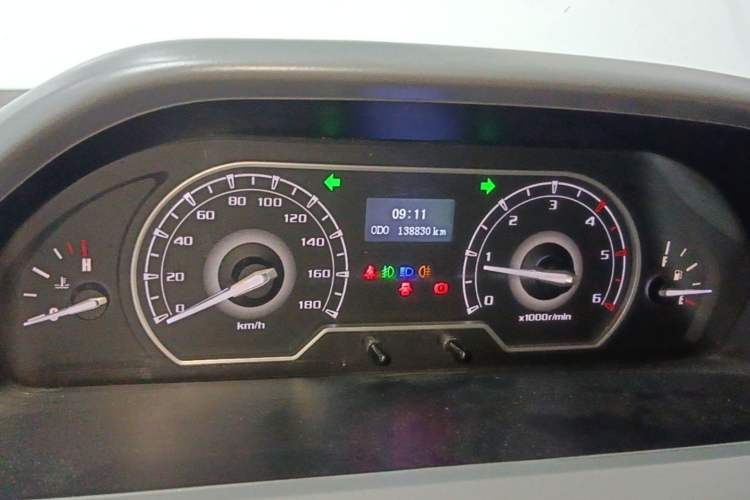 Used SAIC MAXUS Xintu V80 2019 2.5T Classic Edition 6-Speed Manual – Aoyuntong Short Wheelbase Mid-Height Design 5/6 Seats Instrument Cluster