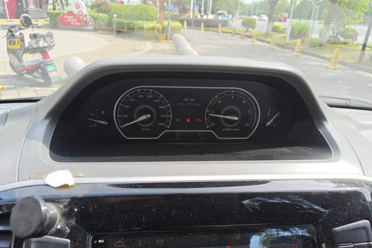 Used SAIC MAXUS Xintu V80 2019 2.5T Classic Version 6-Speed Manual – Aoyuntong Modified Long Wheelbase Mid-Height 7-Seater Instrument Cluster