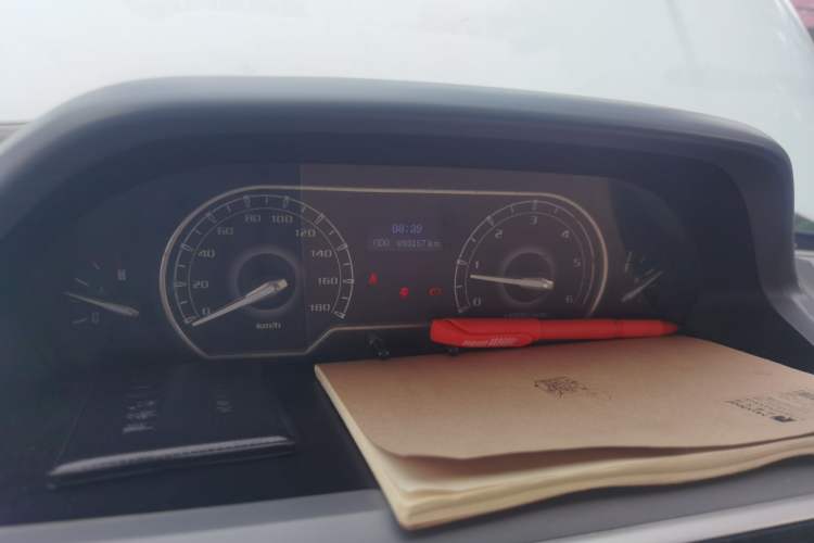 Used SAIC MAXUS Xintu V80 2019 2.5T Classic Version 6-Speed Manual – Aoyuntong Modified Long Wheelbase Mid-Height 7-Seater Instrument Cluster