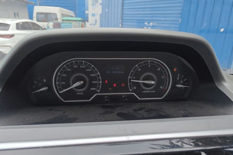 Used SAIC MAXUS Xintu V80 2019 2.5T Classic Edition 6-Speed Manual – Aoyuntong Short Wheelbase Mid-Height Design 5/6 Seats Instrument Cluster