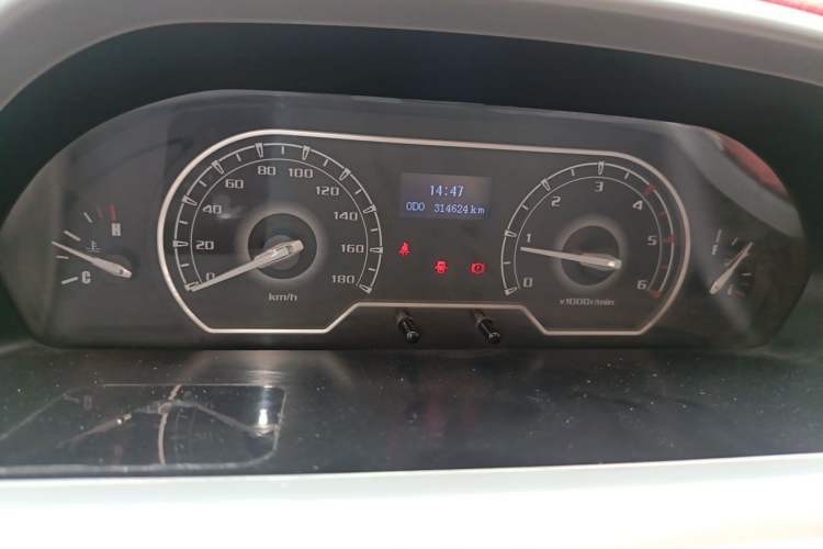 Used SAIC MAXUS Xintu V80 2019 2.5T Classic Model 6-Speed Manual Aotong Long Wheelbase Mid-Height 7-Seater Instrument Cluster
