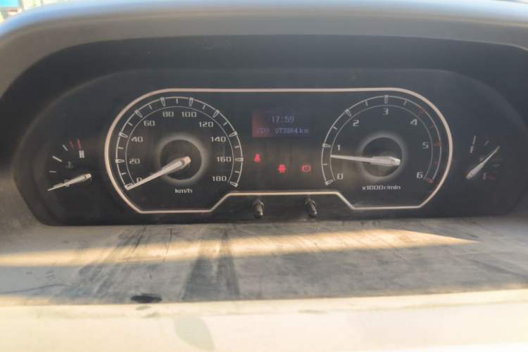 Used SAIC MAXUS Xintu V80 2019 2.5T Classic Model 6-Speed Manual Aotong Long Wheelbase Mid-Height 7-Seater Instrument Cluster