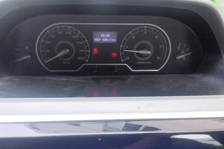 Used SAIC MAXUS Xintu V80 2019 2.5T Classic Model 6-Speed Manual Aotong Long Wheelbase Mid-Height 7-Seater Instrument Cluster