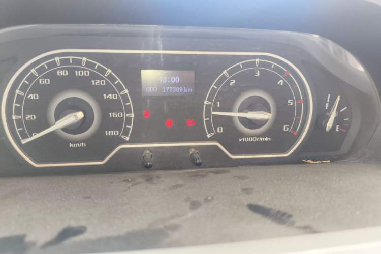 Used SAIC MAXUS Xintu V80 2019 2.5T Classic Version 6-Speed Manual – Aoyuntong Modified Long Wheelbase Mid-Height 7-Seater Instrument Cluster