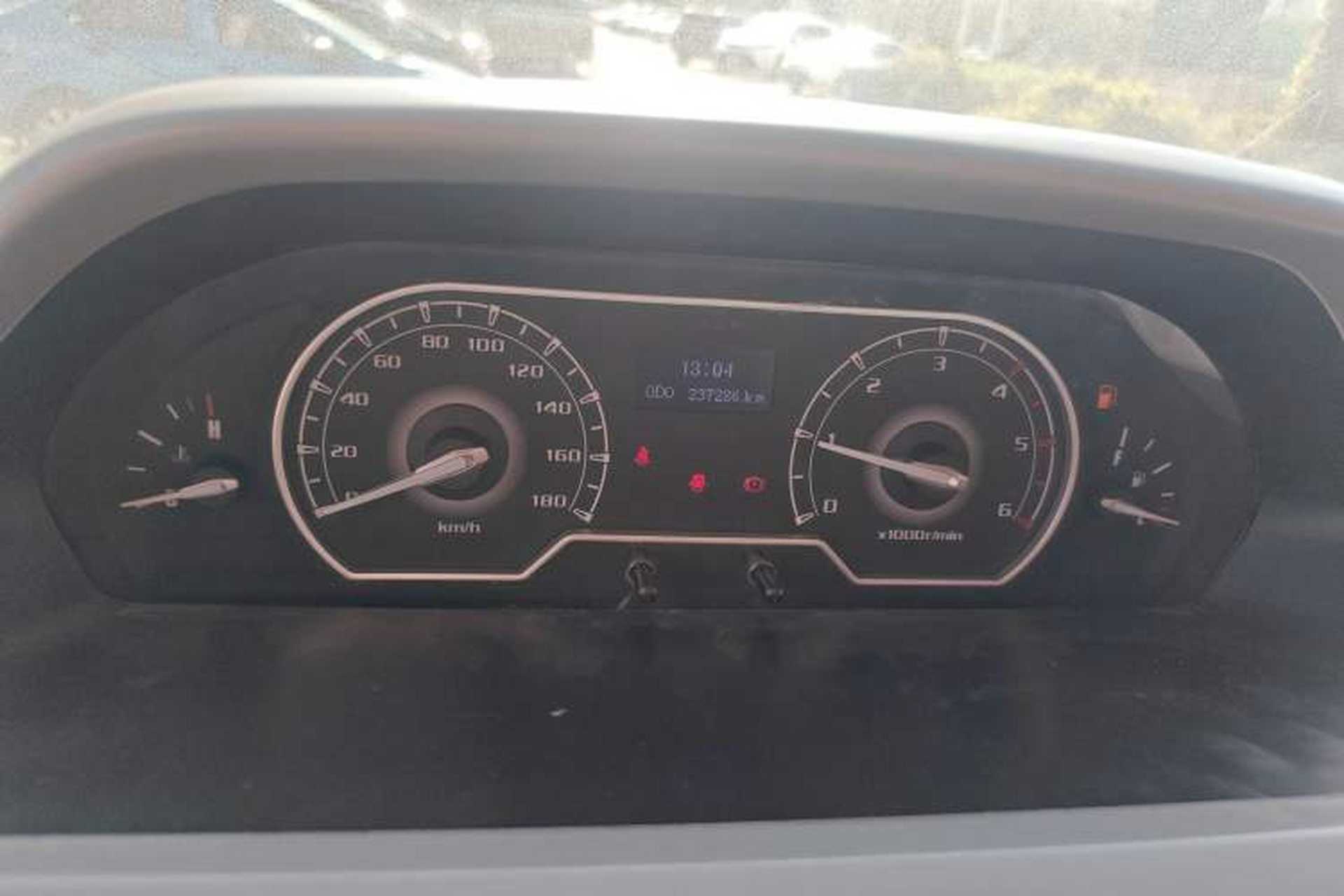 Used SAIC MAXUS Xintu V80 2019 2.5T Classic Version 6-Speed Manual – Aoyuntong Modified Long Wheelbase Mid-Height 7-Seater Instrument Cluster
