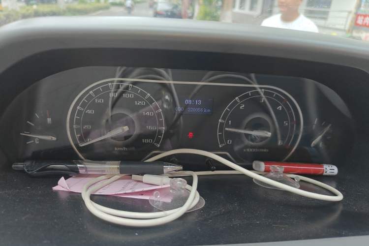 Used SAIC MAXUS Xintu V80 2019 2.5T Classic Model 6-Speed Manual Aotong Long Wheelbase Mid-Height 7-Seater Instrument Cluster