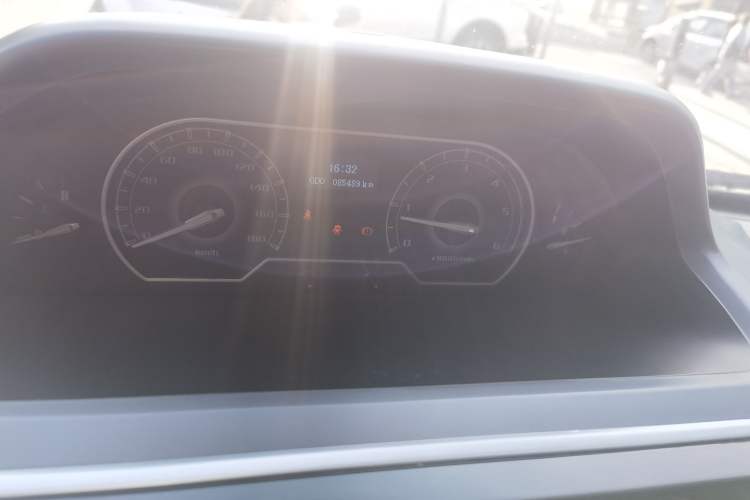 Used SAIC MAXUS Xintu V80 2019 2.5T Classic Edition 6-Speed Manual – Aoyuntong Short Wheelbase Mid-Height Design 5/6 Seats Instrument Cluster
