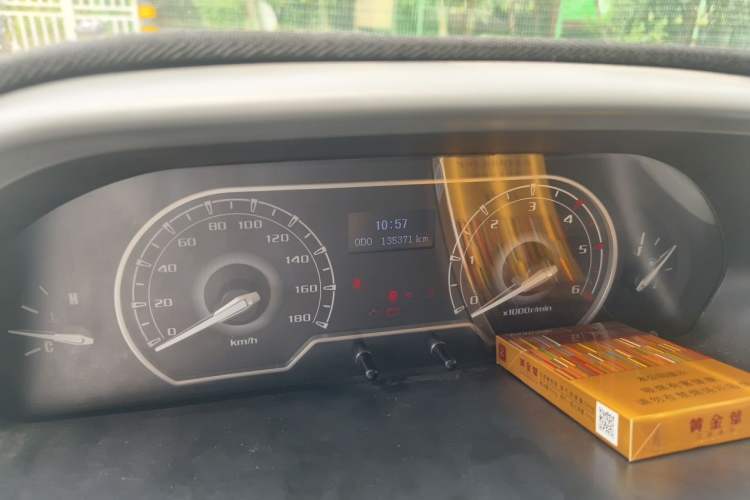 Used SAIC MAXUS Xintu V80 2019 2.5T Classic Model 6-Speed Manual Aotong Long Wheelbase Mid-Height 7-Seater Instrument Cluster