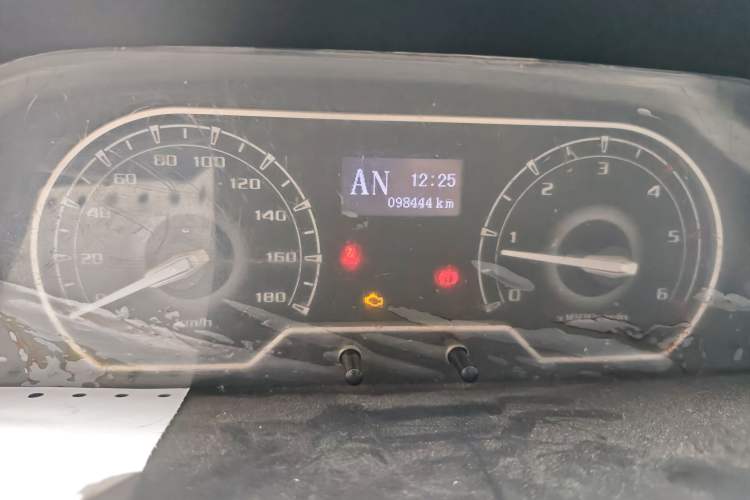 Used SAIC MAXUS Xintu V80 2019 2.5T Classic Model AMT Aoyuntong Long Wheelbase Mid-Roof 7-Seater Instrument Cluster