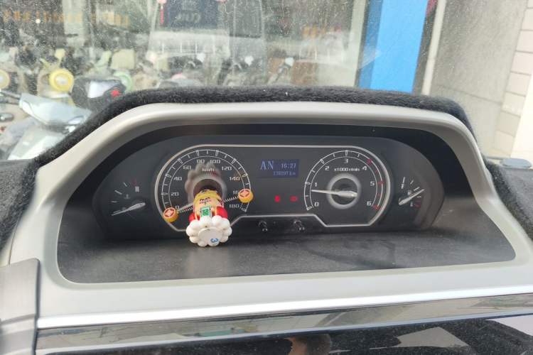 Used SAIC MAXUS Xintu V80 2019 2.0T Plus AMT Aoyuntong Short Wheelbase Mid-Roof 5/6-Seater Instrument Cluster