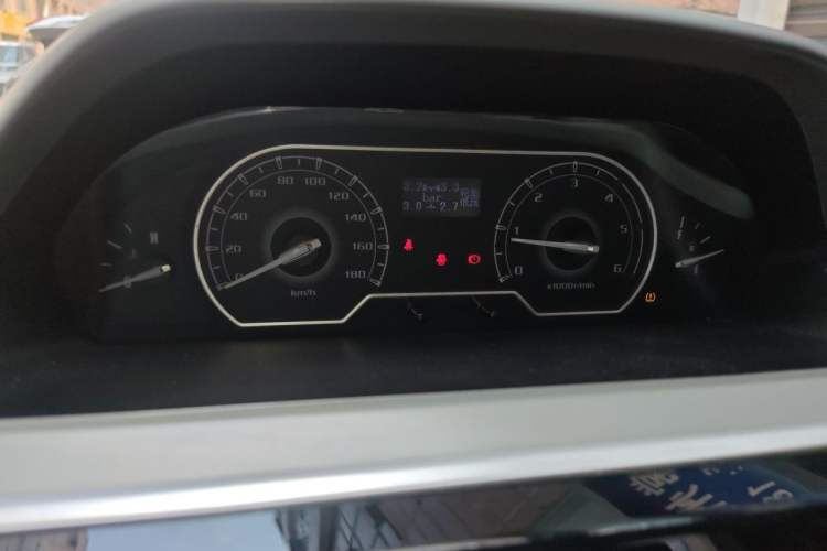 Used SAIC MAXUS Xintu V80 2019 2.5T Classic Model AMT Aoyuntong Short Wheelbase Ultra-Low Roof 5/6-Seater Instrument Cluster