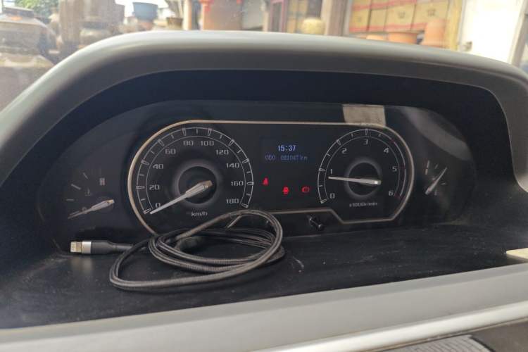 Used SAIC MAXUS Xintu V80 2019 2.5T Classic Model 6-Speed Manual Aotong Long Wheelbase Mid-Height 7-Seater Instrument Cluster