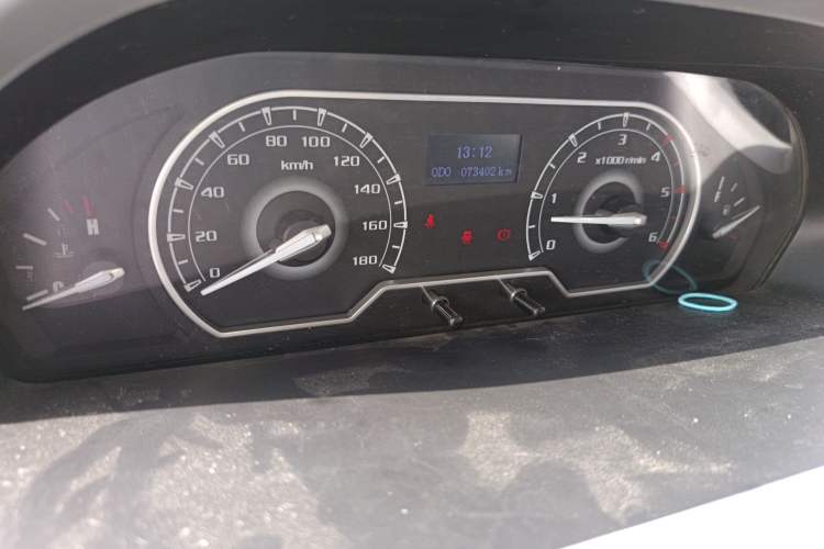 Used SAIC MAXUS Xintu V80 2019 2.0T Plus 6-Speed Manual – Aoyuntong Short Wheelbase Ultra-Low Roof 5/6-Seater Instrument Cluster