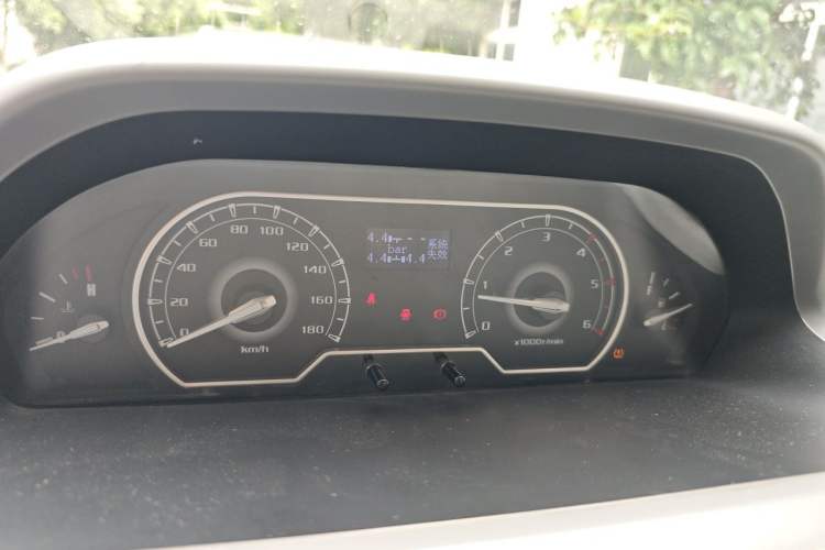 Used SAIC MAXUS Xintu V80 2019 2.5T Classic AMT Van Short Wheelbase Mid-Roof 6-Seater Instrument Cluster