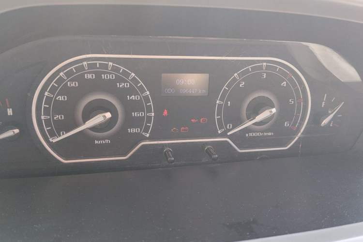 Used SAIC MAXUS Xintu V80 2019 2.5T Classic Model 6-Speed Manual – Aoyuntong Short Wheelbase Ultra-Low Roof 5/6 Seats Instrument Cluster