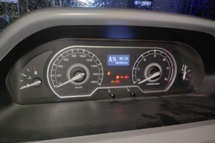 Used SAIC MAXUS Xintu V80 2019 2.5T Classic AMT Van Short Wheelbase Mid-Roof 6-Seater Instrument Cluster
