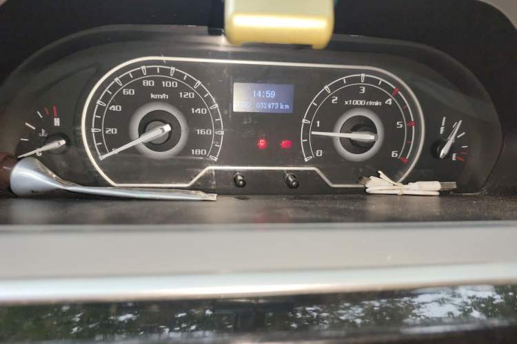 Used SAIC MAXUS Xintu V80 2019 2.0T Plus 6-Speed Manual – Aoyuntong Short Wheelbase Mid-Roof Design 5/6-Seater Instrument Cluster
