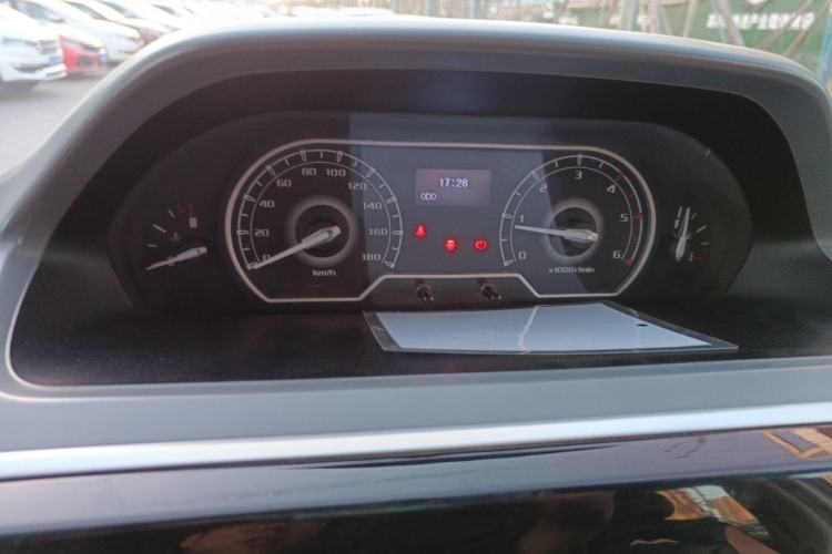 Used SAIC MAXUS Xintu V80 2019 2.5T Classic 6-Speed Manual Van Short Wheelbase Mid-Roof 6-Seater Instrument Cluster