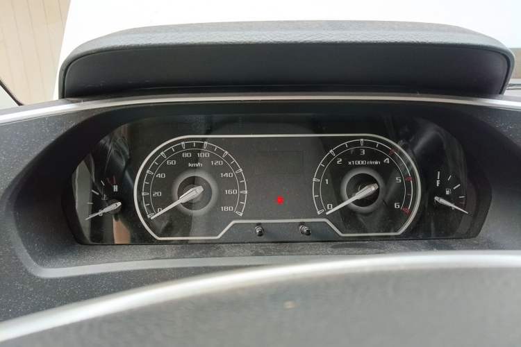 Used SAIC MAXUS Xintu V80 2019 2.0T Plus AMT Aoyuntong Short Wheelbase Ultra-Low Roof 5/6-Seater Instrument Cluster