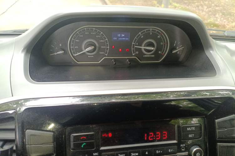 Used SAIC MAXUS Xintu V80 2019 2.5T Classic Edition 6-Speed Manual – Aoyuntong Short Wheelbase Mid-Height Design 5/6 Seats Instrument Cluster