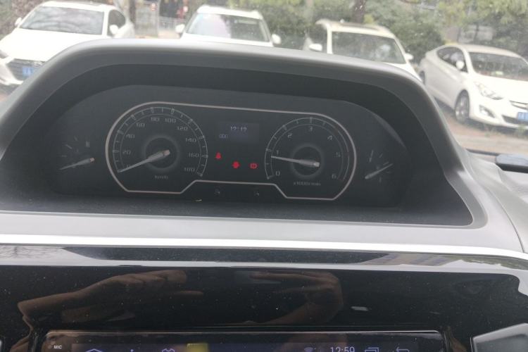 Used SAIC MAXUS Xintu V80 2019 2.5T Classic Model 6-Speed Manual Aotong Long Wheelbase Mid-Height 7-Seater Instrument Cluster