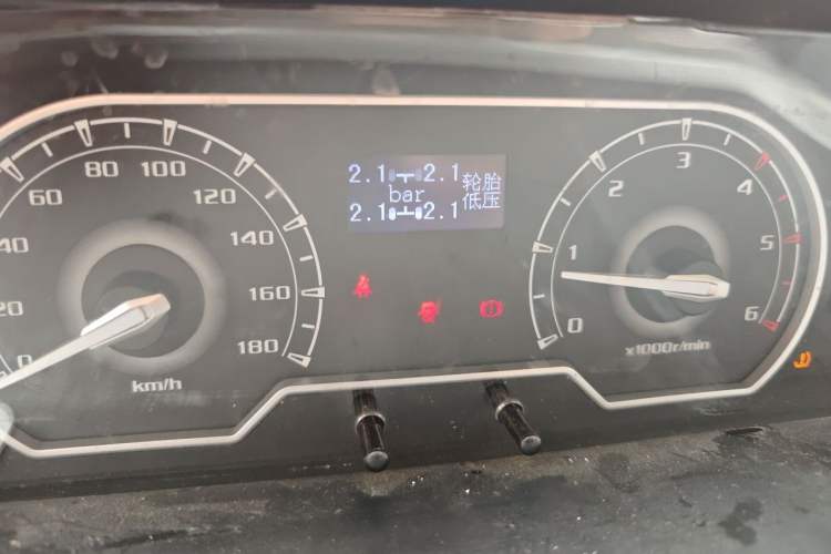 Used SAIC MAXUS Xintu V80 2019 2.5T Classic AMT Aoyuntong Facelifted Short-Wheelbase Mid-Roof 5/6-Seater Instrument Cluster