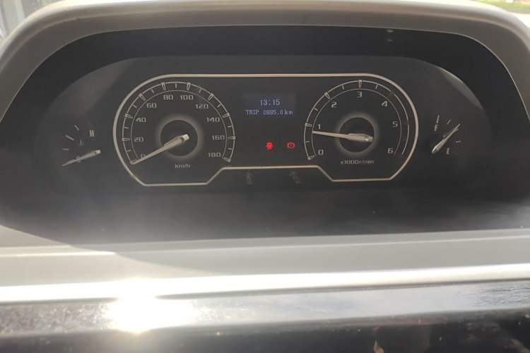 Used SAIC MAXUS Xintu V80 2019 2.5T Classic Edition 6-Speed Manual – Aoyuntong Short Wheelbase Mid-Height Design 5/6 Seats Instrument Cluster