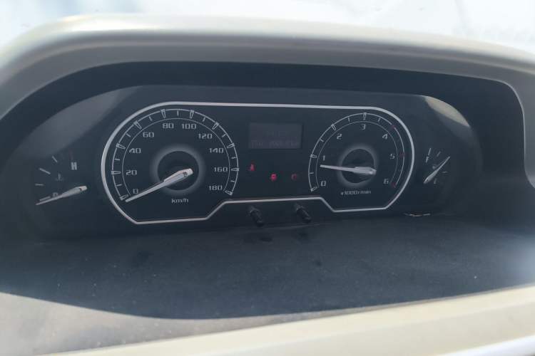 Used SAIC MAXUS Xintu V80 2019 2.5T Classic Version 6-Speed Manual – Aoyuntong Modified Long Wheelbase Mid-Height 7-Seater Instrument Cluster